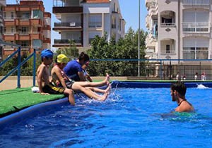 Manavgatlı çocuklar yüzme öğreniyor