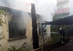 Manavgat'ta metruk binada yangın