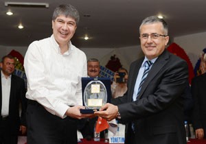 Menderes Türel için dörtlük yazdı