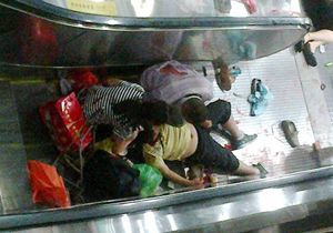 Yürüyen merdiven ters çalıştı: 1 ölü, 28 yaralı