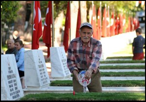 Mezarlıklar bu bayram da hüzün dolu