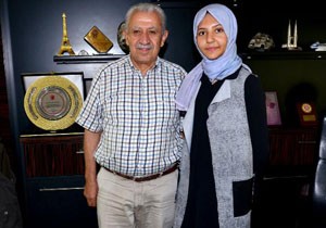 Sevincini hayrısever işadamıyla paylaştı