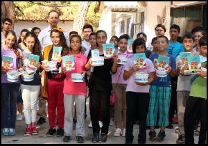 Minikler sokak hayvanlarını unutmadı