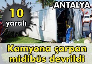 Midibüs devrildi: 10 yaralı