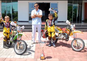Okuma yazmadan önce motosiklet kullanmayı öğreniyorlar