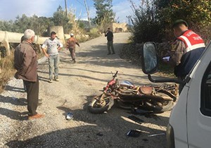 Kamyonetle çarpışan motosikletli yaralandı