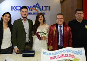 Konyaaltı'nda 2017'de bin 8 nikah kıyıldı