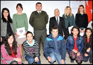 Başarılı öğrencilerle öğretmenlerine ödül