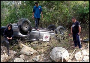 Off- road aracı devrildi, 2 sporcu ölümden döndü