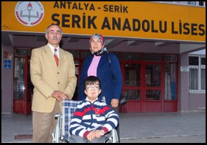 Emekli öğretmen ve eşi, kendilerini engelli oğullarının eğitimine adadı