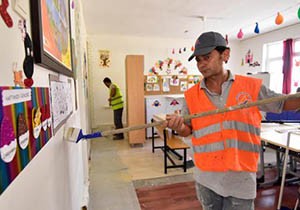 Muratpaşa'dan okullara bakım