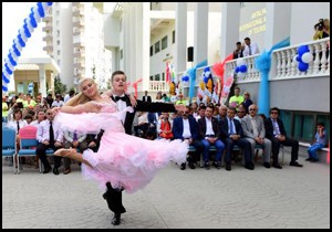 Antalya'da 10 milyona mal olan Rus okulu açıldı