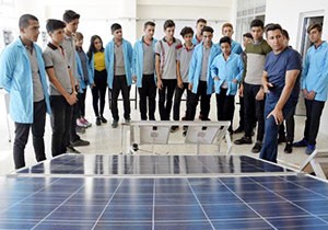 Kendi elektriğini üreten okul