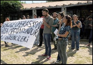 AÜ'de operasyon protestosu
