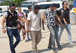 Antalya'da uyuşturucu'dan 4 gözaltı