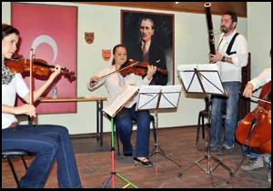 Klasik müzik için yollara düştüler