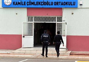 Oğlunun durumu için çağrıldığı okula tabancayla geldi