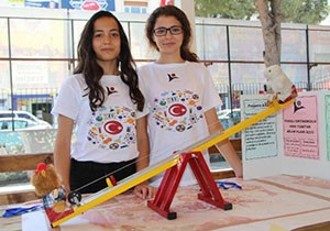 Tekeli Ortaokulu'nda Bilim Fuarı