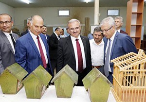 Vali mahkumlarla oruç açtı