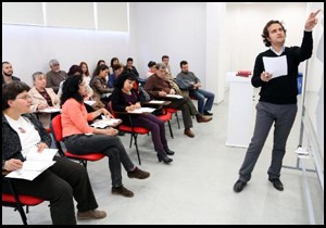 Tarih araştırmacıları Osmanlıca öğreniyor