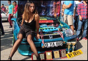 Otomobil ve motosiklet tutkunları Kemer'de buluştu