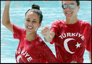 Antalya'daki otellerde zafer coşkusu