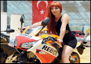 Otomobil fuarında tarihe yolculuk