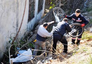 Antalya'da otomobilin çarptığı bisikletli genç öldü