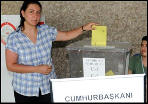 Antalya'da gurbetçiler oy kullanmaya başladı