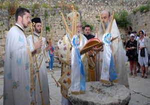 Noel Baba'da ilk Paskalya ayini