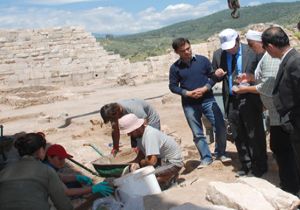 Patara'da Hristiyan mezarları açıldı
