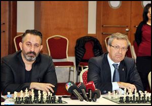 Cem Yılmaz’dan satranç esprileri