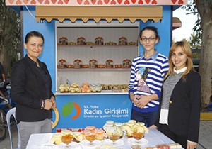 Kadınların el emeği pazarda