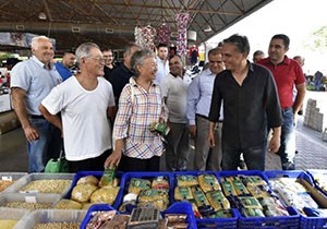 Başkan Uysal, Çağlayan Pazarı'nda
