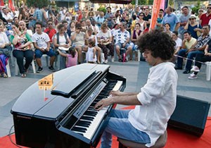 Kale Kapısı'nda piyano konseri