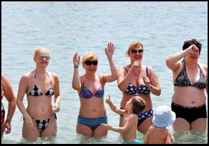Plajlar turist akınına uğradı