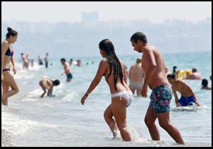 Antalya'da plajlar hareketlendi