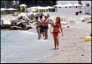 Kemer'de plajlar halka açıldı