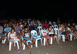 Plajda sinema keyfi