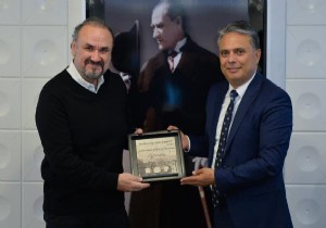 Gençlik Orkestrası solistlerine plaket