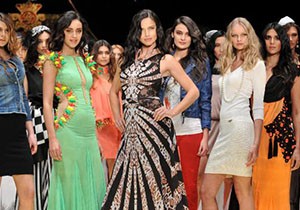 Adriana Lima Dosso Dossi'de podyuma çıkacak