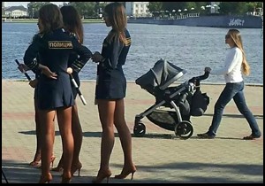 Rusya’da polislerin mini etek giymesi yasaklandı