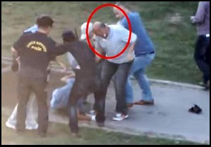 İki üniversiteliye polisleri hedef göstermekten 10 ar ay hapis