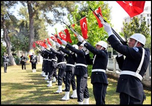 Antalya polisi, şehitlerini andı