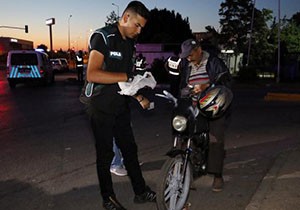 Antalya'da 200 polisle şafak denetimi