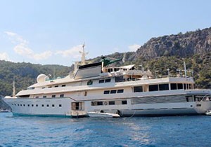 Suudi prens El Suud lüks yatıyla Kemer'e geldi