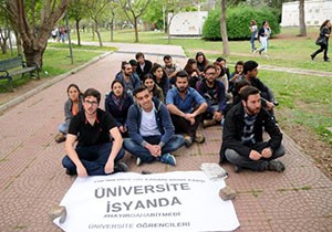 Öğrencilerden YSK protestosu