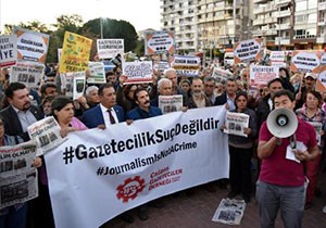 Cumhuriyet gazetesine destek eylemi