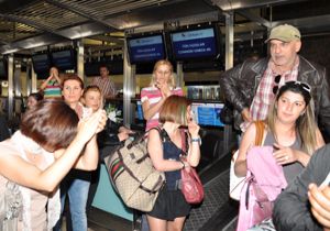 Onur Air'deki rötar Antalya yolcularını çıldırttı
