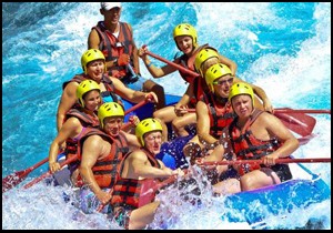 Yerli turist raftingde yüz güldürdü